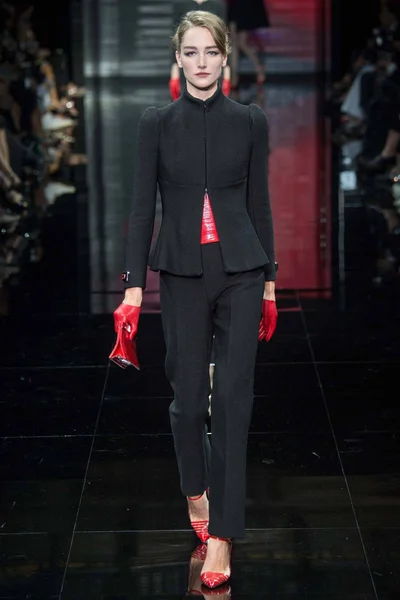 Look 11